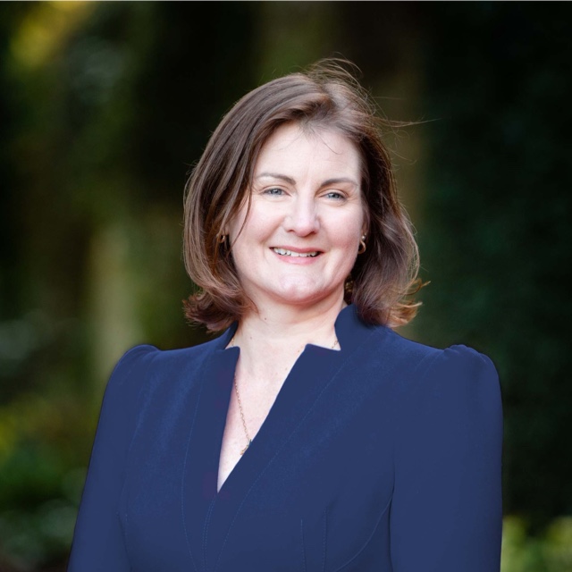 Dr Leanne M Hayward