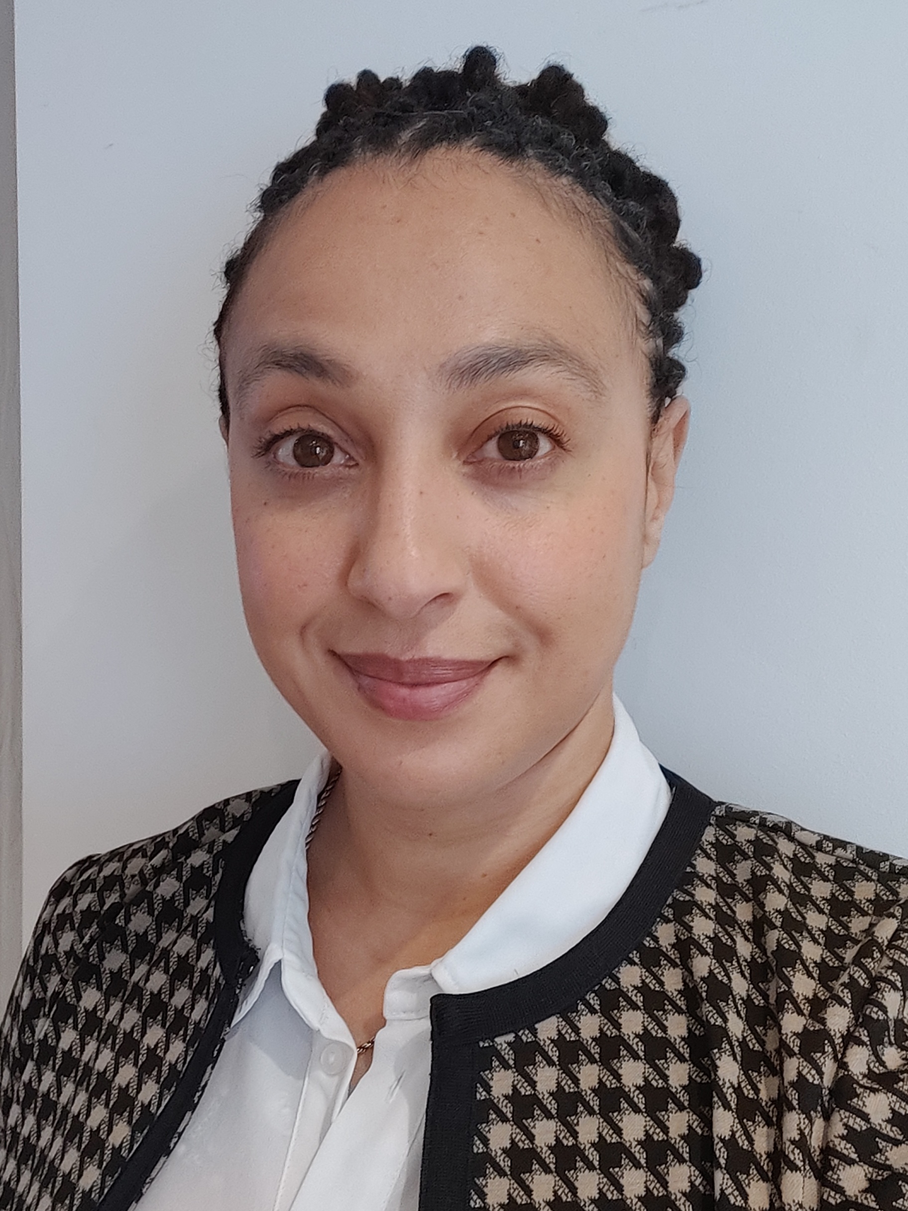 Dr Luisa Searle